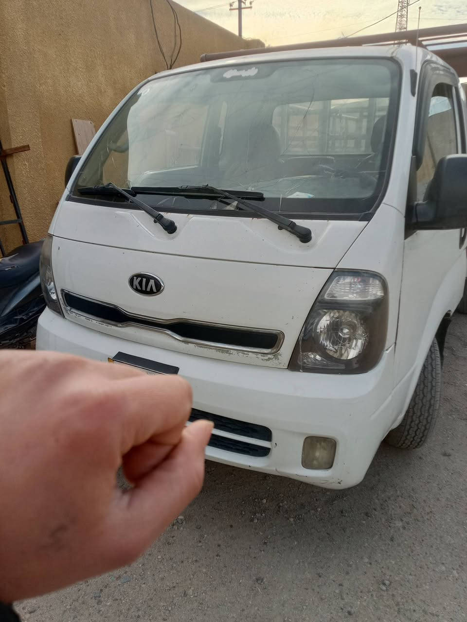 سلام عليكم
كيه موديل 14مكفوله رقمها بابل مشروع وطني السياره بسمي مكاني بغداد السعر 95 بدون محجر 
رقم ***********
