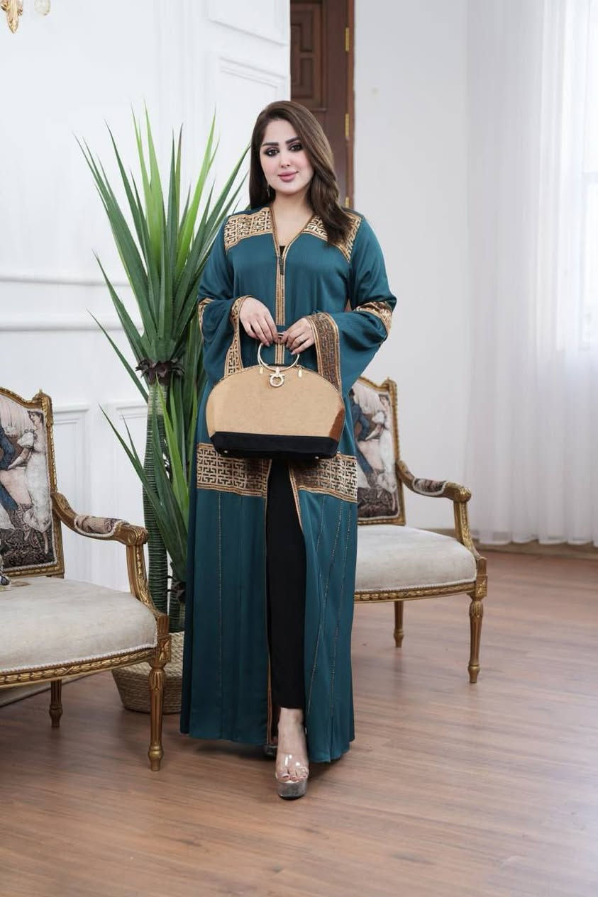 💫 عباءة خليجية من 5 قطع 💫
العباءة+ بنطلون + شال+ حزام + حقيبة👛 
🎨🎨 الألوان :- حسب الصور 
💰💰💰السعر = 35 ألف دينار فقط
💫 للحجز والاستفسار التواصل على الخاص


**إذا كنت صاحب هذا الإعلان وتريد حذفه لأي سبب، رجاءا أرسل رسالة إلى الدعم الفني**