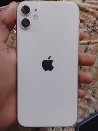 ايفون 11 128 • بطارية 75 • ديالى كفري