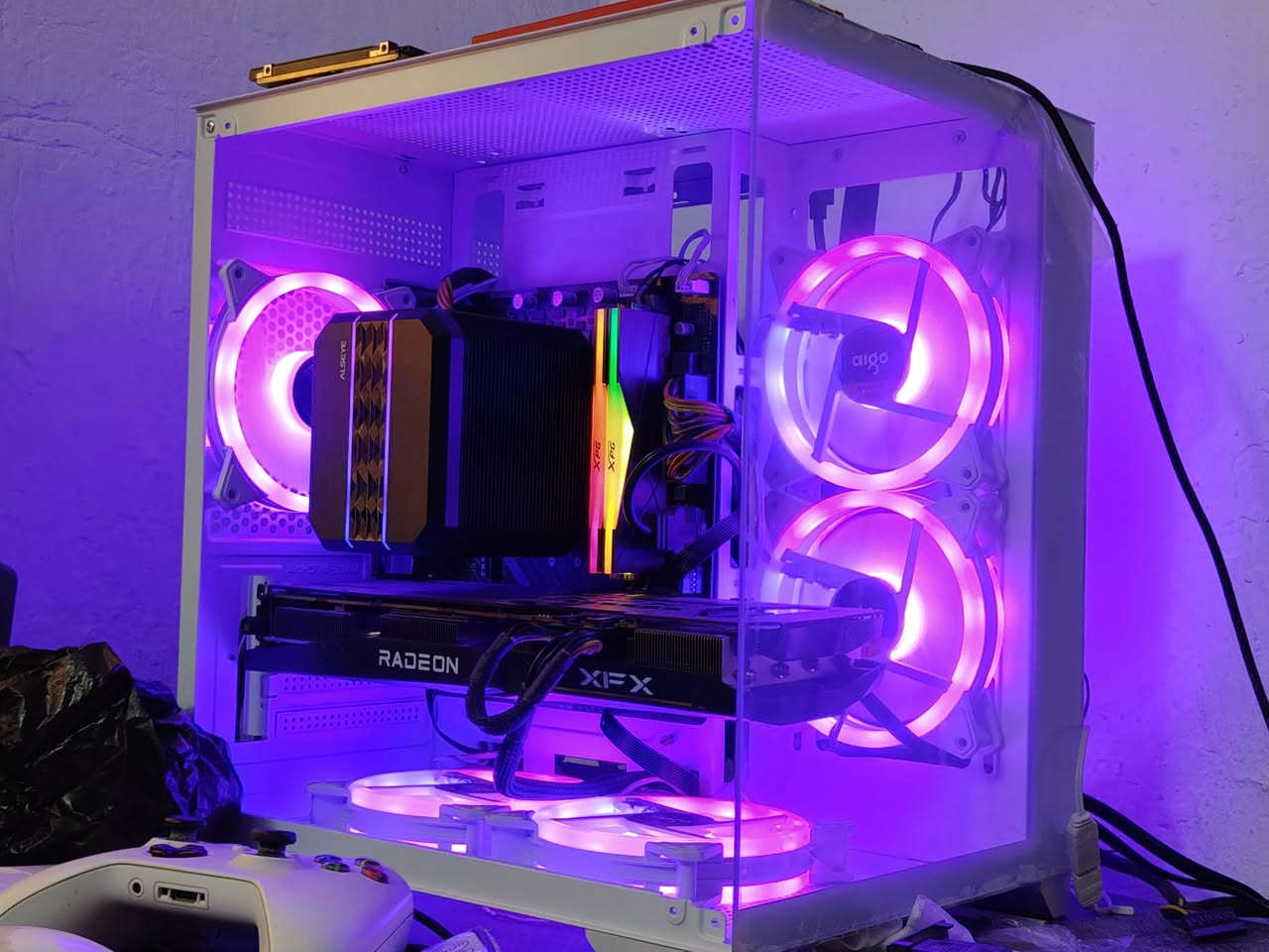 السلام عليكم 
تجميعة للبيع بمواصفات قوية للـ2K و الـ4K وشكل مرتب
واهم شي ضمان حقيقي 🌟
💠GPU:  AMD RX 6700XT XFX x3FAN
💠CPU: Intel i5 12400f 6C 12TH 
💠Cooler: ALSEYE Air cooler
💠M.B: ASROCK H610m hv5 m2
💠RAM: 16GB 8x2 ddr4 3200Mhz
💠STRG:1/ SSD Leaxer 256GB
2/ HDD 320GB 
💠P.s: 700w thermaltik 80PLUS
💠Case: Glass White case with 5xfan ARGB
WITH RGB Remont Control

ضمان الحاسبة اسبوع والربط على UPS لحماية القطع
السعر مليون و 185 الف دينار (1,185,000)

موجودة ملحقات بأسعار مناسبة جدا
كيبورد ميكانيكي مستعمل بلو سويج صيني بـ20 الف
هيدسيت جديدة وايرلس شحن تايب سي دنكل بـ30 الف
ماوس جديد ريدراكون ستورم برو وايرلس شحن بـ35 الف
ماوس باد حجم جبير 40×80سم بـ5 الف

📍الموقع بغداد مدينة الصدر قطاع 23
🚚 يوجد توصيل لجميع محافظات العراق 🇮🇶 
 هـ ***********  📞
