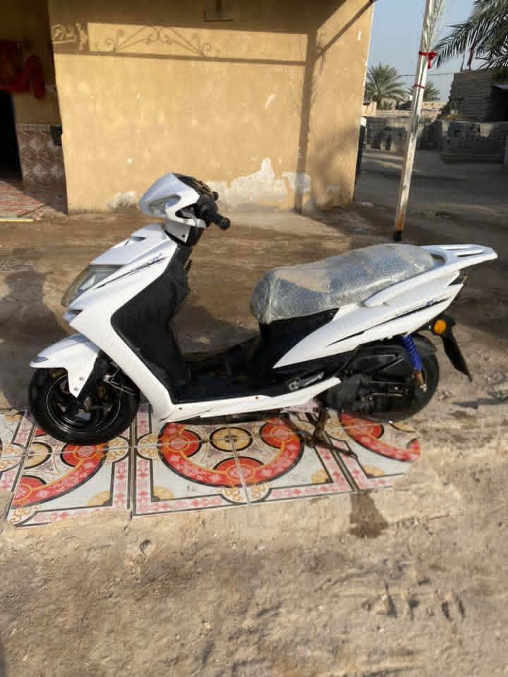 سلام عليكم دراجه سكنس صيني دراجه جاهزه وخير من الله كلشي بيه شغال كهرباء كله شغاله نكره سلف مكينه ما مفتوح كلشي ما نقصه مكنيه لا تبخر ولا تنقص سحبه كلش حلوه نهضه ومعدل يخبل سعر 425بيه مجال مكاني البصره قضاء القرنه ‭***********
