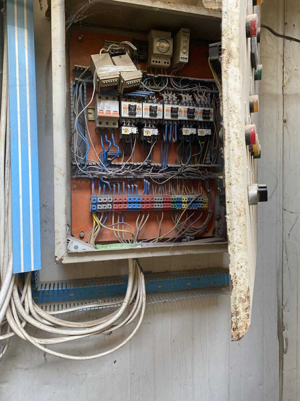 أسطه تصليحات سبالت تنصيب سبالت فتح سبالت شد سبالت اي استفسار مكاني كركوك
***********
