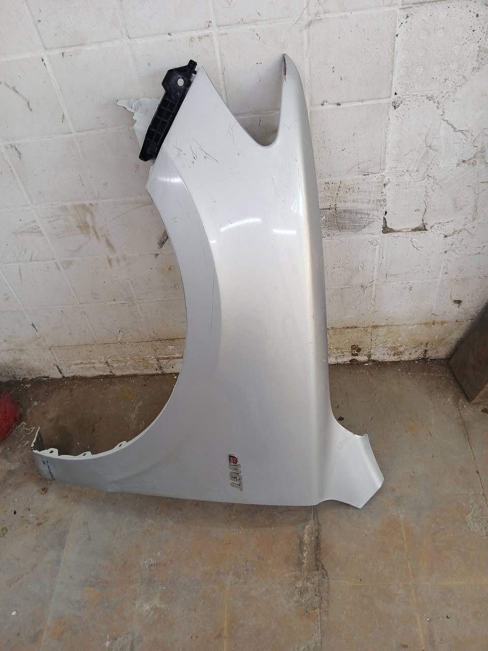 السلام عليكم عندي جاملخ سنتافي بلادي قيم بليرضي الله الموديل من 2009 إلى 2012 العنوان كم ساره الخدمي مال السريع ***********
