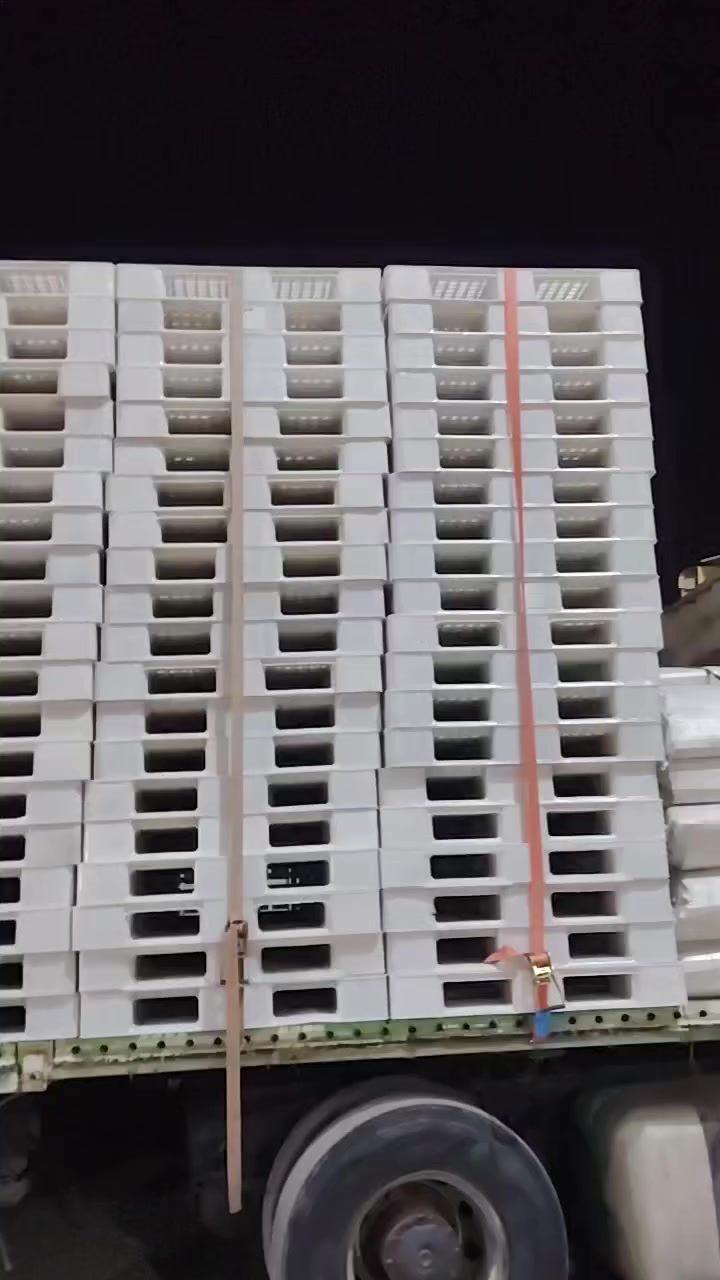 اسكيب بلاستك وزن 18 كيلو
القياس 130 /110.      العدد 1000. قطعه 
يوجد توصيل داخل بغداد.       ***********
