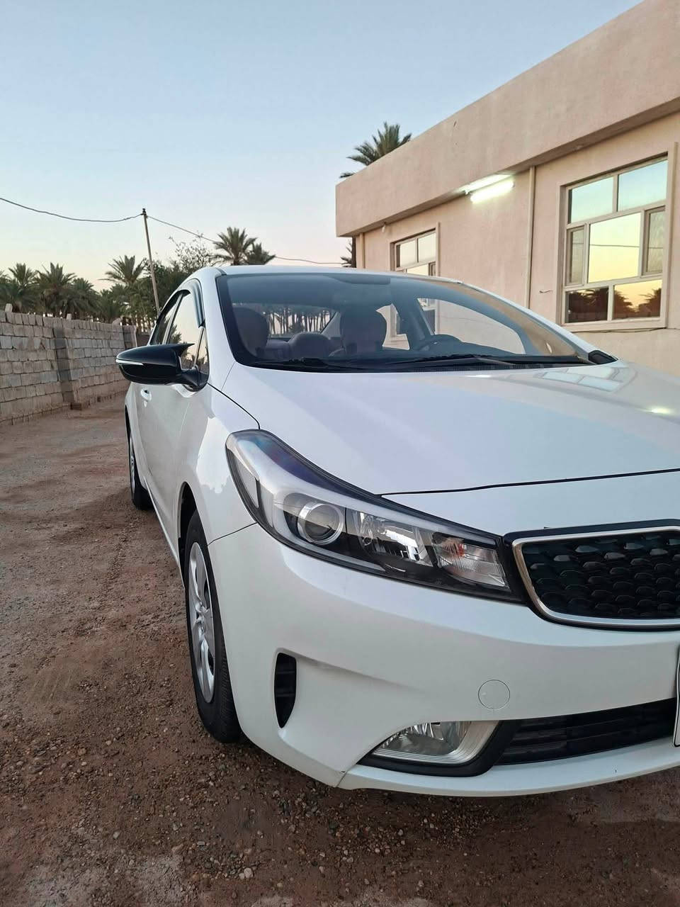 سلام عليكم للبيع سيراتو ٢٠١٧ كفاله عامه بيه رصعه بسيطه موضحه بصور سونار مرفق ماشيه ٣٩ الف حقيقي شرط الفحص مواصفات عاديه سياره برغي مامفتوح بيه جاهزه من كلشي مكاني لكرخ المكاسب قريت المراسمه سعر ١٣٠ بي مجال ***********
