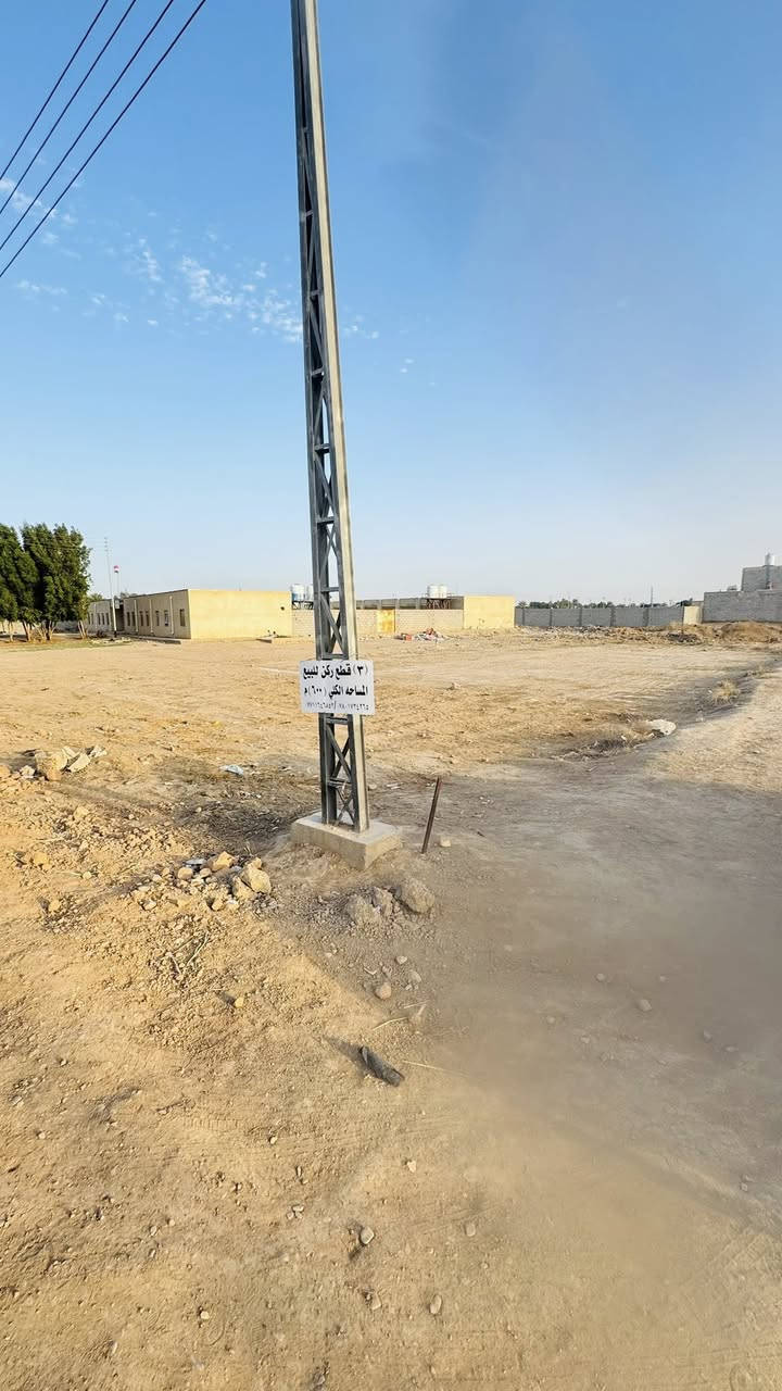 السلام عليكم
٣ قطع مساحه الكلية ٦٠٠م 
منطقه الولايه مجاور مدرسه منار الولايه 
للاستفسار ***********
