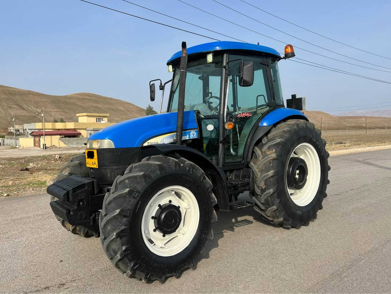 تراکتور نیو هولند مودێل 2009 حجم95 فول عادی، گێڕ و مەکینە و ئەکسل هەموی بەشەرت، بو نرخ پەیوەندی بکە.*********** اكر, نينوى
