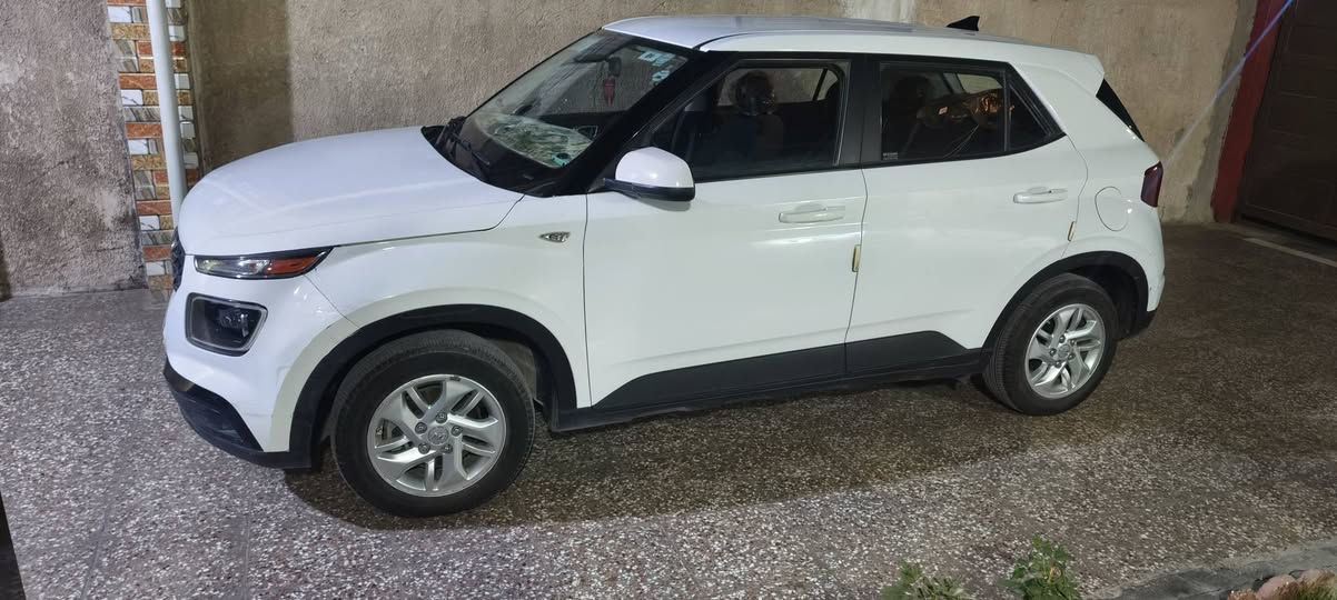 السلام عليكم 
هونداي فينو  وارد امريكي موديل21 ماشية ٤٩ الف قابل للزياده محرك 1600 دبل نوزل 
ضربتها كدامكم بصور اهنا بلعراق بيها ضربات مصلحه عل بارد ومقطع فيديو موضح الكم بي الكير مالها at مو  svt وباقي المواصفات كدامكم رقم دهوك تريد وكاله تريد تحويل السعر 19 مليون وبيها مجال السيارة مال ابنيه استخدام شخصي العنوان بغداد زعفرانيه 
***********
