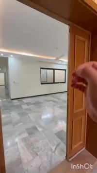 شقة للايجار   الموقع / القادسية قرب ساحة قحطان  المساحه/175م  المواصفا...