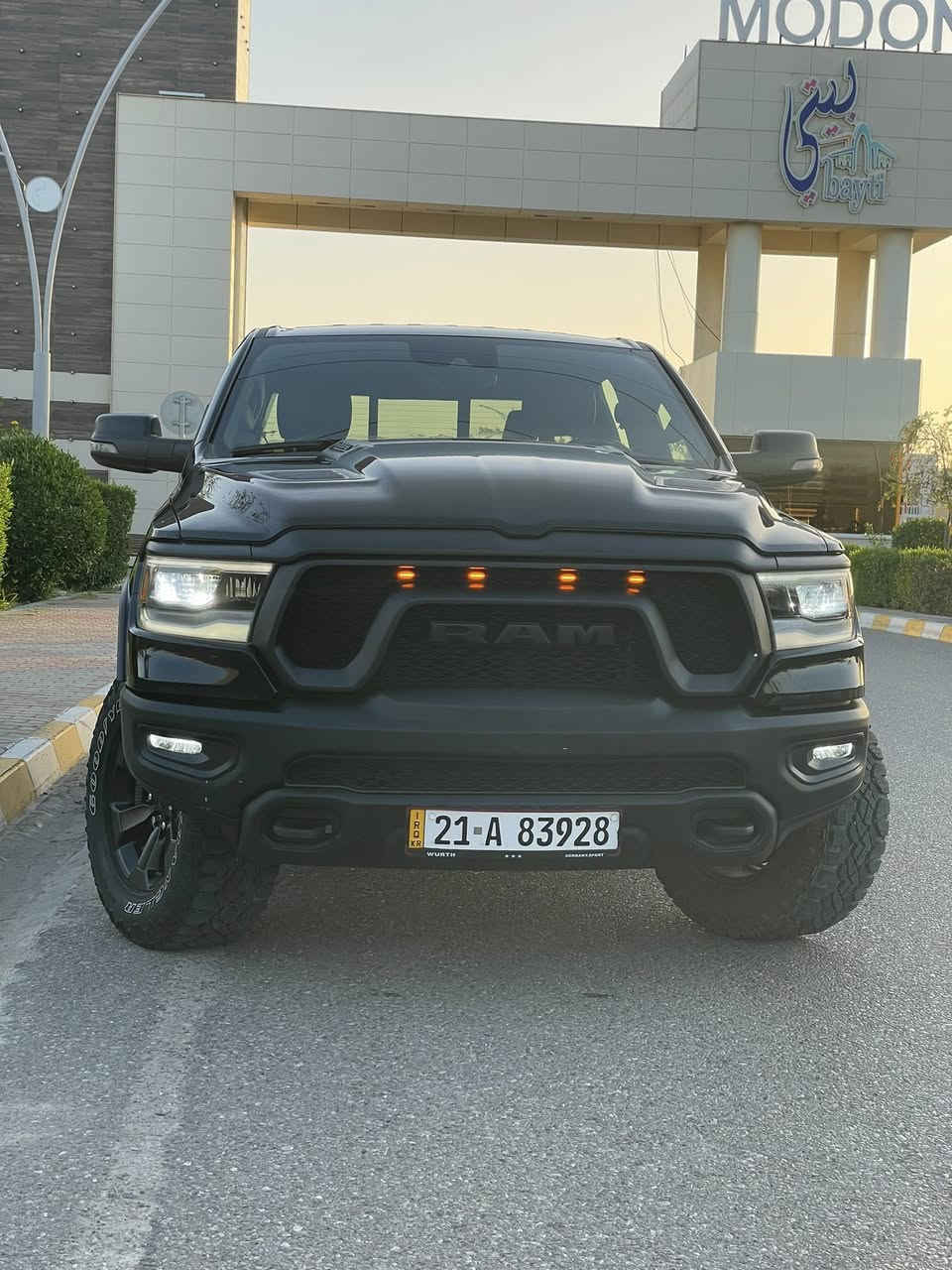 دوج رام RAM REBEL
سنة الصنع: 2023
المحرك: 8 سلندر هيمي  5700 etorque
ناقل الحركة: اتوماتيك 
عدد الميال٢٨ الف mil 
صورة الضرر مرفقه مع المنشور 
———————————————
مواصفات:
عدادات الكترونية
شاشة كبيرة
 امكانية تعديل ارتفاع دواسات البنزين والبريك
مقاعد كهرباء و خزن
تشغل عن بعد
مثبت سرعةً
مقاعد تدفئة 
داخل سيارة اسود و احمر 🔴
ستيرن تدفئة 
كاميرا خلفي 
مقاعد جلد 
المرآة كهرباء و وتضليل كهربائي
نظام دفع رباعي او تو ويل
ضواء زنون اضائة ليد LED
سمعات البين 
قياس الاطارات 20 إنش 
غطاء بودي 
———————————————
سيارة جاهزة من الهزة والتحويل
السعر :: ٣٥٥ وبي مجال بسيط  
مراوس حسب القناعه 
—————————————
سيارة موجودة بتكريت
***********

