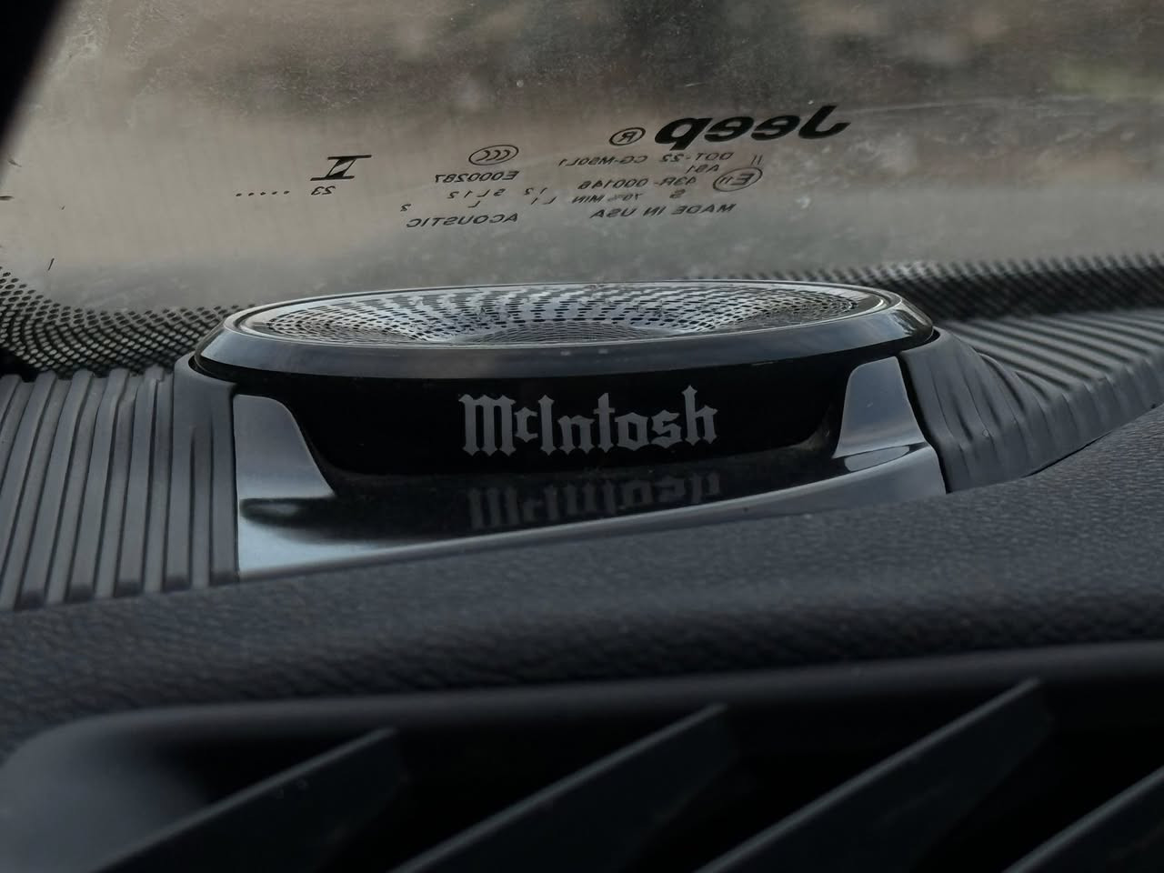 السلام عليكم للبيع جيب جراند شيروكي سومت Summit موديل 2024 🔴
أعلى فئة – فخامة + قوة + راحة
توووكلر لونين زيتوني طوخ و سقف اسود 

🚙 المحرك والأداء:

 • محرك V6 سعة 3.6 لتر
 • قوة 293 حصان
 • كير أوتوماتيك 8 سرعات
 • دفع رباعي 4×4
 • نظام اختيار وضعيات القيادة (طرق عادية / طرق وعرة / ثلج)
 • سحب قوي ومناسب للسفر والخطوط الطويلة

🛋️ الداخلية والفخامة:

 • مقاعد جلد طبيعي فاخر
 • مقاعد أمامية كهرباء بالكامل
 • تبريد + تسخين المقاعد الأمامية والخلفية
 • ذاكرة مقاعد
 • تدليك للمقاعد الأمامية
 • تكييف أربع مناطق
 • إضاءة داخلية محيطية
 • فتحة سقف بانوراما

📱 الشاشات والتقنيات:

 • شاشة وسطية كبيرة 10.1 إنج
 • شاشة عدادات رقمية
 • شاشة للراكب الأمامي
 • نظام Uconnect
 • Apple CarPlay & Android Auto
 • شحن لاسلكي
 • نظام صوتي فاخر ماكنتوش حفلة متكاملة بالصوت 
🛡️ الأمان والمساعدات:

 • كاميرات 360 درجة
 • رادار أمامي
 • مثبت سرعة ذكي
 • فرامل طوارئ تلقائية
 • تحذير النقطة العمياء
 • تحذير الخروج عن المسار
 • مساعد الحفاظ على المسار
 • حساسات أمامية وخلفية
🚘 الخارجية:
 • إضاءة LED أمامية وخلفية
 • نظام رفع وخفض السيارة (تعليق هوائي)
 • باب خلفي كهربائي
 • تصميم Summit الفاخر
               

📄 الحالة:
 • نظيفة جدًا
 • استخدام شخصي ماشيه 6 الف 
 • جاهزة للفحص ضررها قطعه وحده جاملغ ولغد       الجاملغ حاذث بسيط  وحلو ايرباكات طاكه 
 • أوراق كاملة رقمها نجف كامل شهداء وكاله عامة مطلقه 

💰 السعر: 380 قابل للتفاوض للجادين
📞 للتواصل: خاص


**إذا كنت صاحب هذا الإعلان وتريد حذفه لأي سبب، رجاءا أرسل رسالة إلى الدعم الفني**