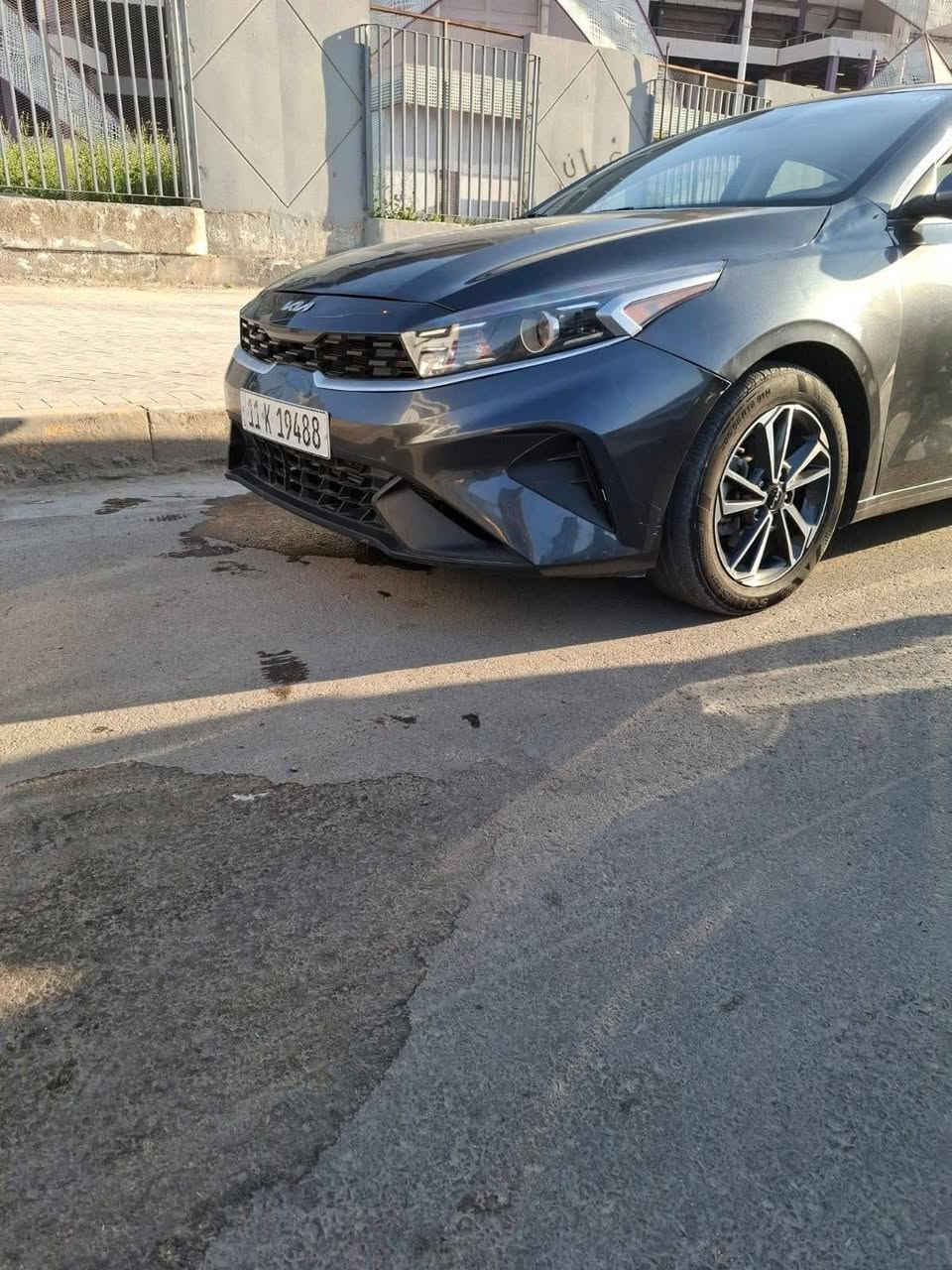 السلام عليكم كيا فورتي 2023 حادثها موضح بالمنشور قطعتين تبديل وقطعتين صبغ اشاير بلمري رادار امامي خلفي مواصفاتها  المعروفه ماشية ٢٥ الف ترقيم جديد بأسمي مكان السياره بغداد البلديات 
السعر 135 
  الاتصال برقم ***********
