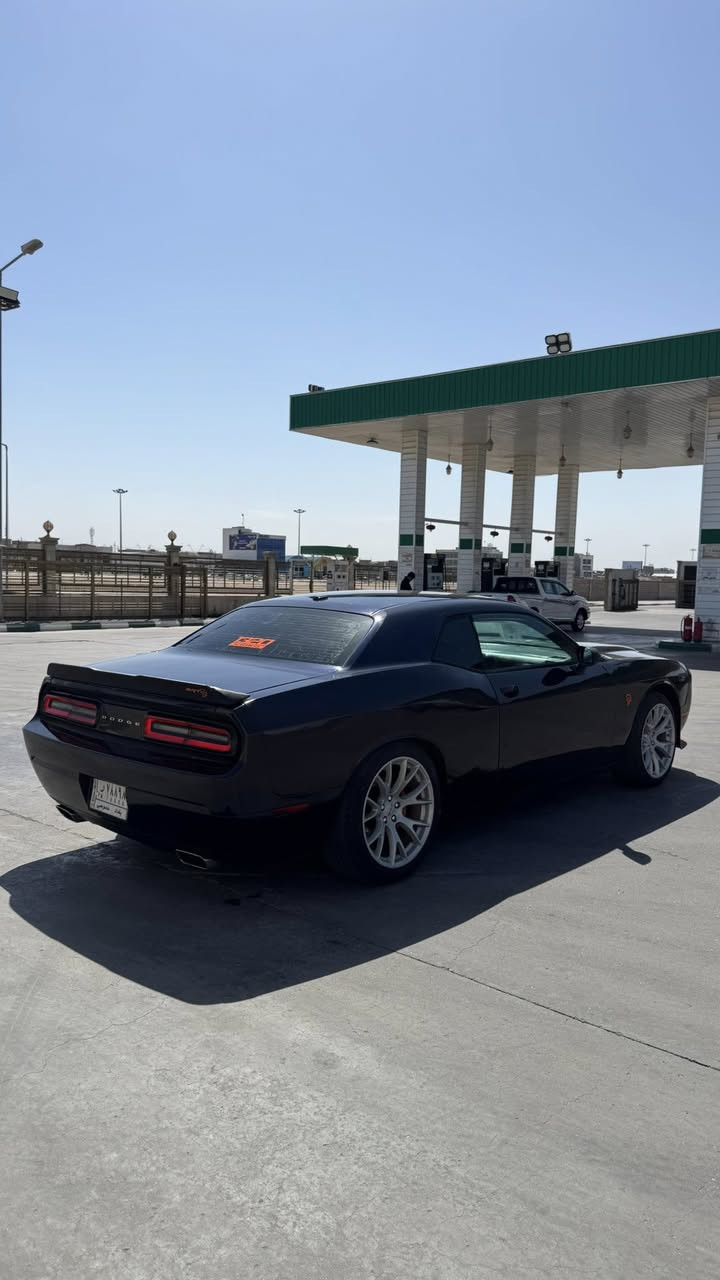 السلام عليكم 
جالنجر 2011 (SXT) للبيع 
محدثه امام وخلفي
المواصفات 
تحكم ستيرن جهتين
كشنات حضن مخمل
كشنات كهربائيه
بصمتين
مكينه 6 سلندر 3600
قطعتين تبريد
ويل 20 SRT
تخم تاير جديد
مكينه+ كير خير من الله
تبريد + تدفئه
السياره جديده وجاهزه للأخير 
بيهه قطع صبغ ابيع احزام
رقم بغداد وراعيها موجود بالبصره
تحويل ثاني يوم
السعر  $115 وبيها مجال
العنوان البصره الامن الداخلي
للأستفسار ***********
