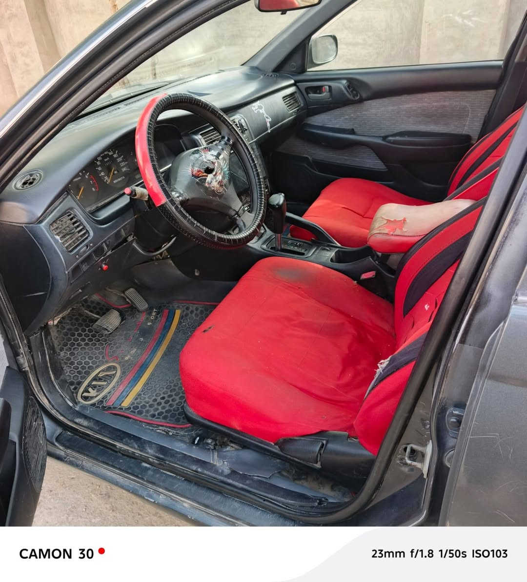 سيارة نظيفة مرتبة.
موديل 92. 
سعرها 40 وبيها مجال شي قليل 
***********
