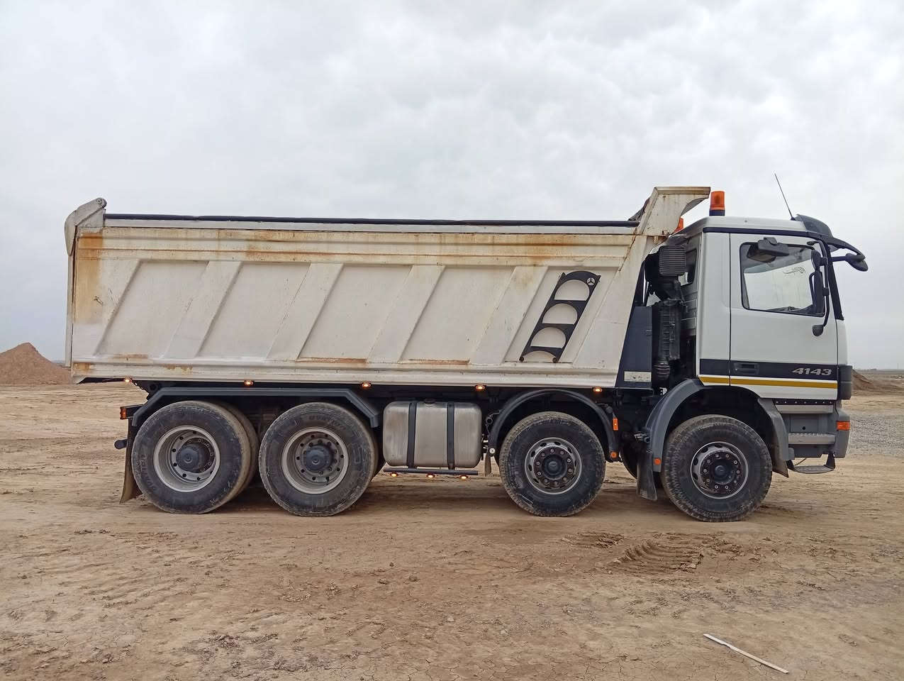 البيع سياره موديل 2001  رقم القادسيه سياره يطاليه حجم محرك 43 شاصي 41 مجموعه جيف وربه  هاذه رقمي ***********
