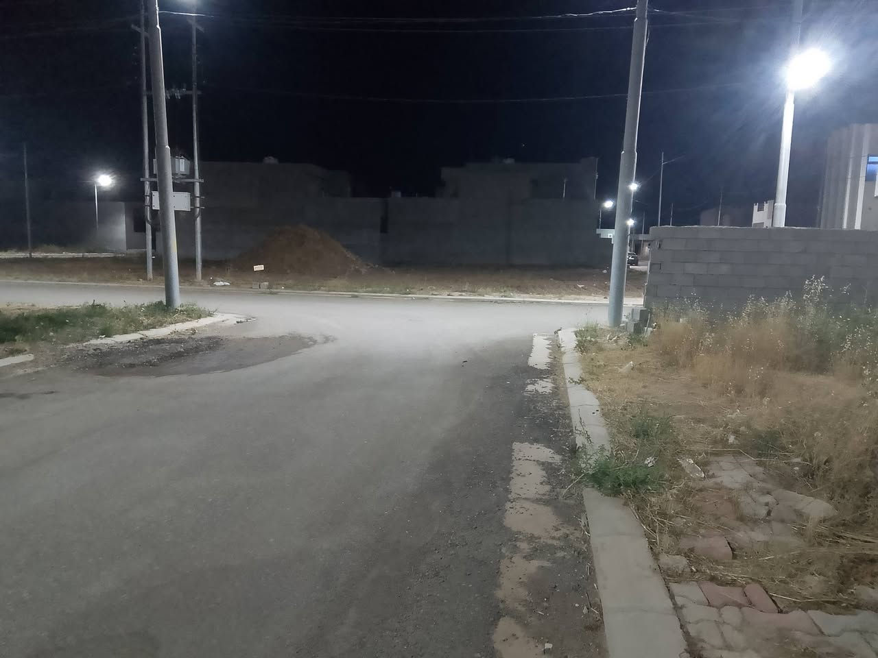 قطعة أرض للبيع توله فروش خلف مول مرواري مجمع حجي حازم (طابو زراعي) مساحه100متر مربع 10واجهه ونزال 10 ثالث فرع صاير متوفر خدمات كامل السعر مناسب 20مليون وبي مجال رقم الهاتف***********
