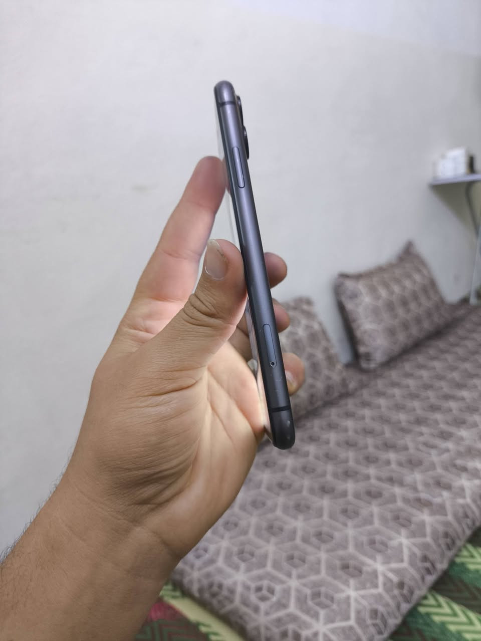📱 للبيع – iPhone 11 أسود 🖤
🔹 الذاكرة: 128GB
🔋 البطارية: 100% (مستبدلة أصلي)
مواصفات الجهاز: ✅ تك سيم شغال طبيعي
✅ الكاميرات شغالة وتصويرها حيل حلو 📸
✅ الصوت شغال وواضح 🔊
✅ الهزازات شغالة طبيعي 📳
✅ الشاشة مستبدلة
ملاحظة: ⚠️ بصمة الوجه (Face ID) تحتاج برمجة.
⚠️ عند إجراء الاتصال يظهر "فشل الاتصال".
💰 السعر: 135 ألف دينار (قفلة)
📍 الموقع: الموصل – الأيسر
📩 التواصل: خاص أو اتصال مباشر
📞 ***********

