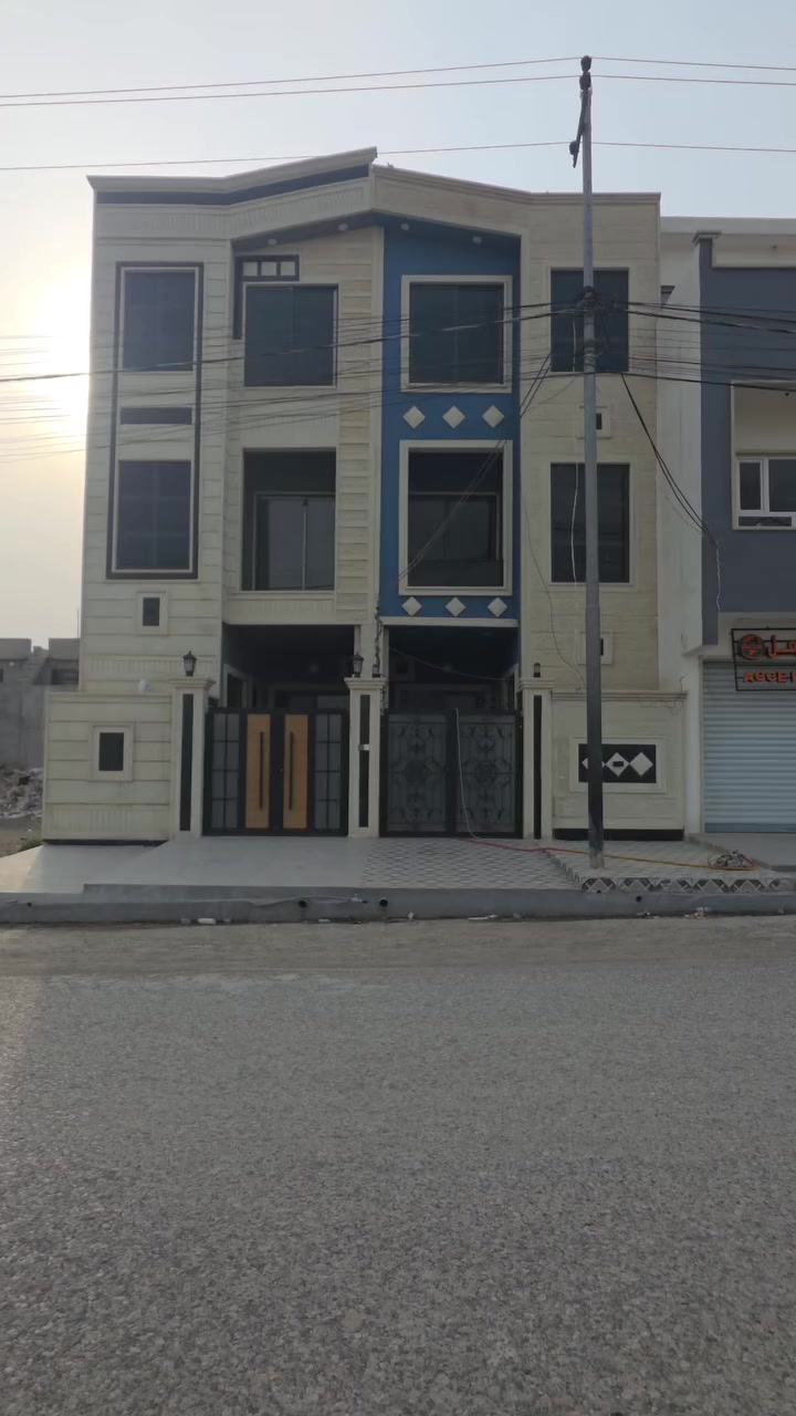 #للايجار_للايجار_للايجار 
#دار_بناء_حديث_للايجار 
#الموقع حي السماح الأطباء قرب جامع يحيى شفيق الزهاوي 
#المساحة ١٠٠م٢ 
يتكون الدار من طابقين 
#ط١ استقبال وهول ومطبخ وصحيات وغرفة نوم 
#ط٢ ثلاث غرف نوم وصحيات وبيتونة 
_______________
للاستفسار الاتصال على الارقام:
☎️***********
☎️***********
أو زيارة مكتب منازل للعقار حي السماح سايدين الاركان قرب مول القمة 

#موقع_المكتب 9688+PG6 الموصل
