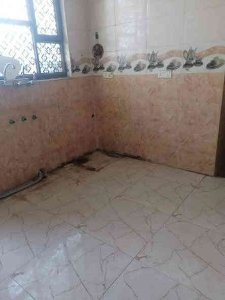 الإيجار مشتمل حي الحكيم   مساحته ١٠٠ غرف نوم وهول  مطبخ بشارع  اسواق البركه يبعدن عني الشارع 150 متر    الاتصال واتساب ***********
