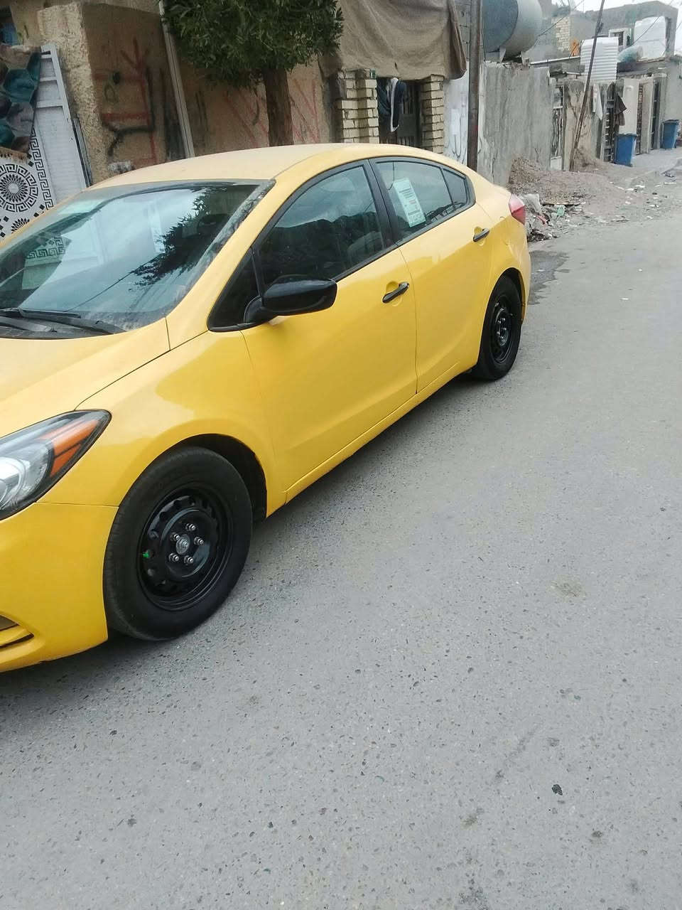 سلام عليكم للبيع فورتي موديل 15 المكان بغداد العبيدي الرقم *********** السياره بسمي مصفره كامله كبل للشارع
