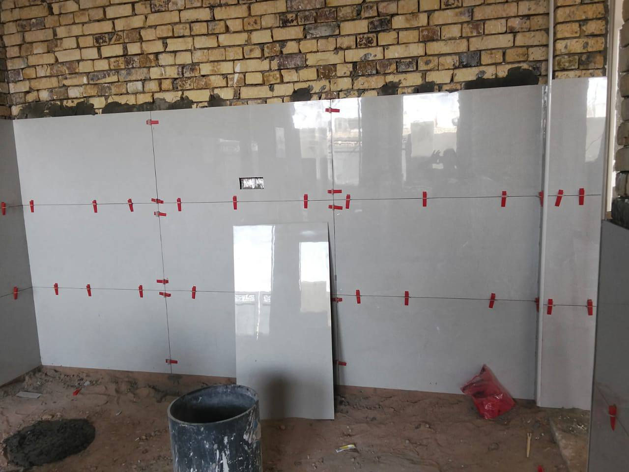 خلفة سيراميك شغل تتريس ايراني درجة اولى ومترغ حالياً مكاني ميسان‏‪***********‬‏
