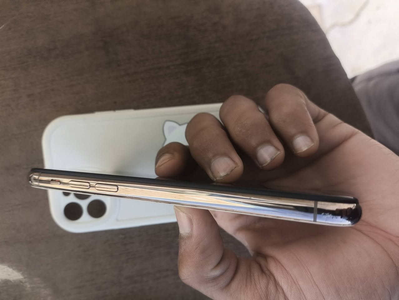 11 برو ذاكرة 64 مبدل شاشة و بطارية فيس ايدي ما يشتغل باقي كلة شغال للبيع و مراوس سعر 200 وبي مجال شراي خاص و اتصل ***********
