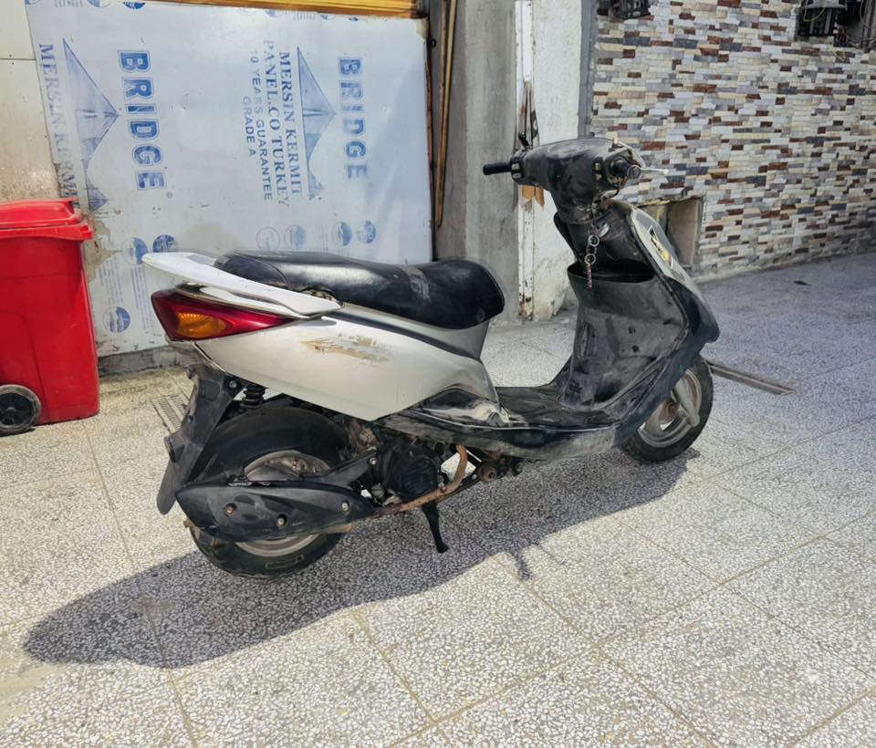 السلام عليكم بريز دراجة تجي شوفهة اذا مفتوح برغي اذا محرك مو مال رمبة تاهذهة بلاش نقص باتري كاعد فقط جيب باتري وتعال يشهد الله بل قران الي ياخذهة يترحماي 
السعر قيم وخذ مالت الله لحد يكسر بيهة 
العنوان بغداد جميلة او مدينة صدر كفر ختم واحد 
الاتصال *********** شراي يتصل غير متواجد عل نت
