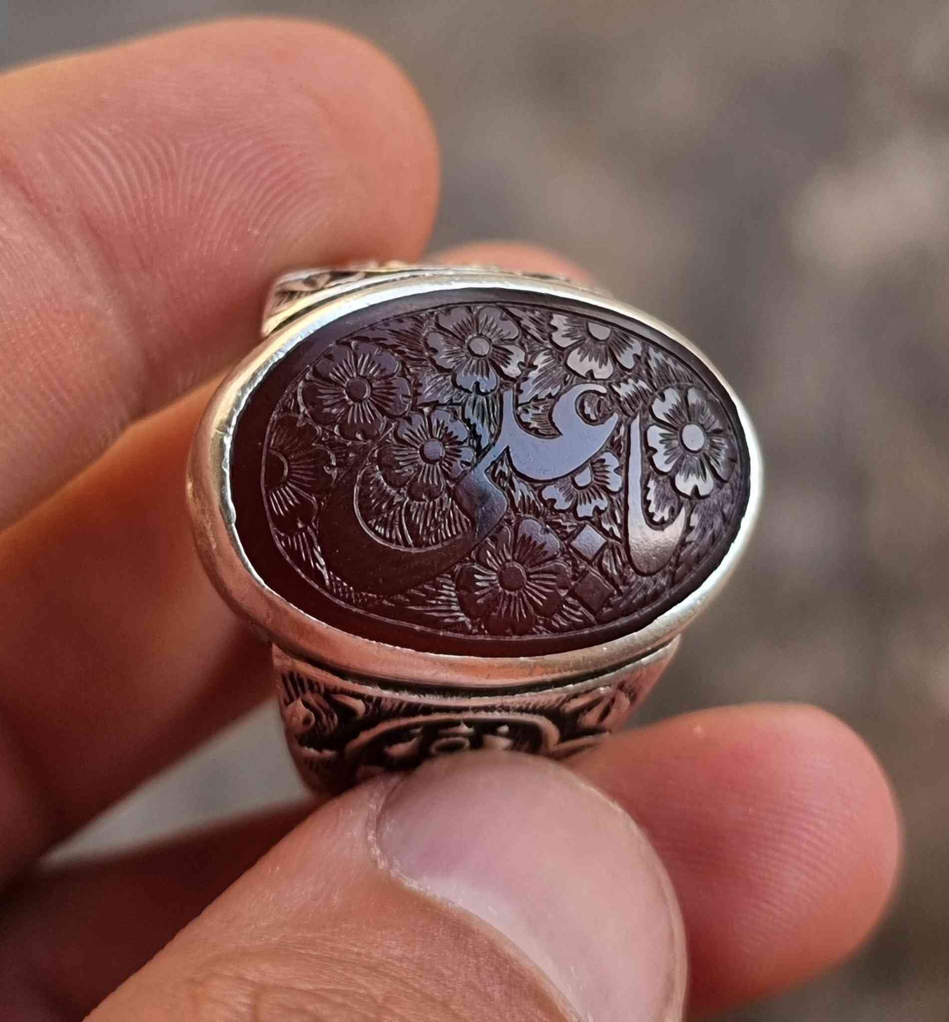 عقيق يماني كرز الكرز  شجري مخطوط خط يدوي المبدع الأستاذ الاسطورة خالد التميمي 🔥يا علي 🔥
بصياغه يدويه ثقيله المبدع الصائغ الأستاذ طالب ابو مشتاق 
للبيع مكاني بغداد يوجد توصيل إلى جميع المحافظات للبيع فقط فقط أحبتي الغوالي ما اراوس بس ابيع 
***********
