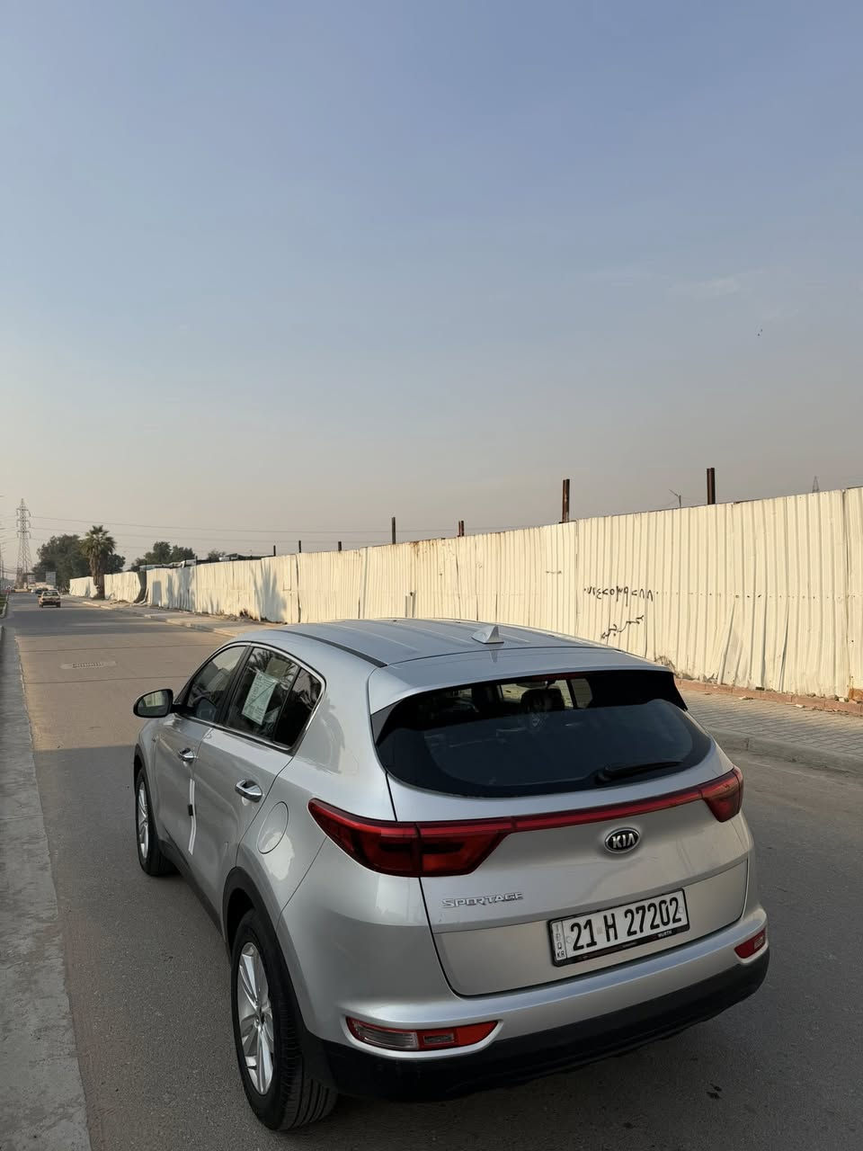 السلام عليكم
كيا سبورتج 2017 وارد أمريكي كلين بدون حادث بدون صبغ بدون تبديل السياره جديده جداً بمعنى الكلمة مال بيت كلشي بيها جاهز بدون برغي نقص 
صدر امامي خلفي جديد تخم تاير جديد تبريد ثلج 
مكينه وكير لوك مامفتوحات السياره ماشيه ٨٠
رقم وهزه وسنويه جديدات سليمانيه تحويل ثاني يوم للبيع السعر ١٦٥ وبيها مجال رقمي *********** العنوان بغداد الكاظمية
