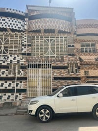 دار للبيع (100) في حي الجامعة طابقين 3 غرف نوم منطقة (30) سنة بناء 201...