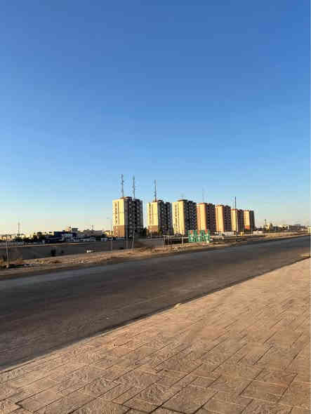 بيت للبيع في كلاويش 
موقع مميز جداً على شارع 120 بالظبط
عائد استثماري شهري 400 الف

مساحة 125 متر دستور سليماني
تفاصيل وصور للداخل على واتس اب
السعر 8 دفاتر ومجال ببسيططط جداً
*********** أربيل
