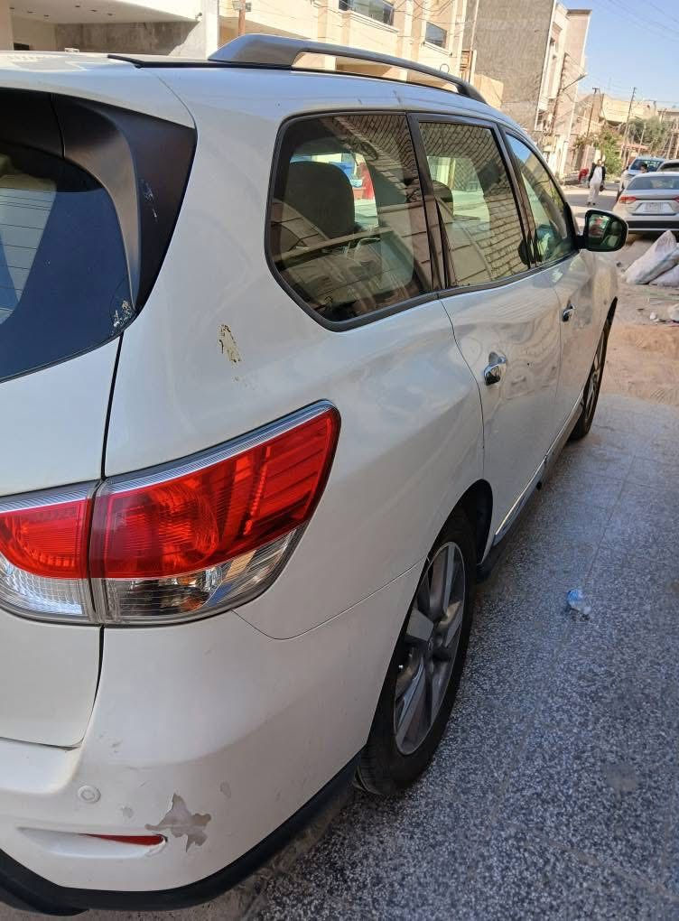 نيسان بافندر ٢٠١٣ خليجيه فول ١/١ بيها بس باب السايق صبغ
السياره كامله مابيها اي نقص والسياره باسمي رايدها ب 125 ورقه مكاني بغداد السيديه

***********
