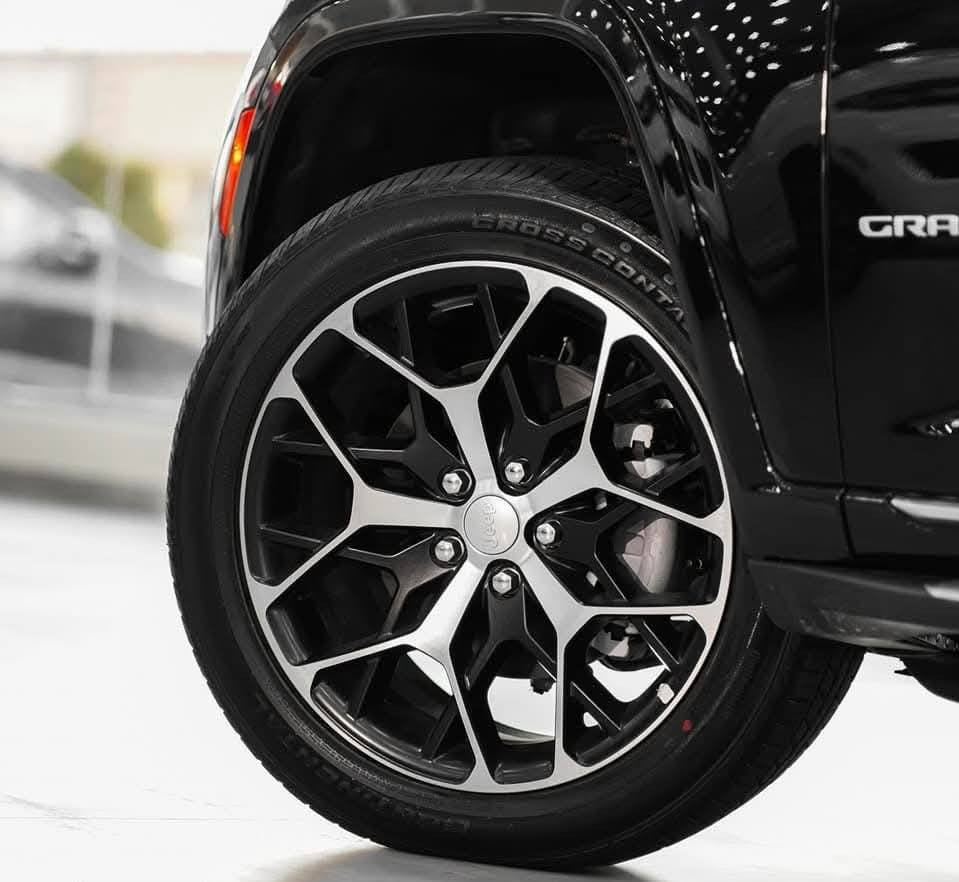 السلام عليكم جيب موديل 2024 سومنت فول مواصفات رقم بغداد دخول جديد ماشيه 8 مبدل سستم كامل
سياره جديد بدون نقص كامله اعله مواصفات بالجيب والسيارات المواصفات ما تخلص السعر34 

فول فول مواصفات فورويل بارنوما 
1تدفئه تبريد كشنات 
مساج كشنات فول تحكم خزن ميموري
3 شاشات وسطيه وأماميه وأمام الصدر 
تبريد قطعتين تبريد ستيرن تدفئه
ناظور ليلي كامره اماميه حراريه
كامره اماميه وخلفيه 360درجه 
نظام ترحيب عنده الاقتراب 
5 خمسه انظمه قياده 
قياده إليه 
كامره خلفيه تصوير وسطيه
الموديل : 2024 . 
المحرك : . V6. 3.6L .  
ماشية 8
مرفق السونار وصور الحادث 
المواصفات :
* دفع رباعي 4x4 . 
* نظام تعليق هوائي (جكات). 
* قيادة ذاتية عند المنعطفات. 
* رادار امامي مع مانع تصادم . 
* نظام الرؤية الليلية. 
* تحذير الخروج عن المسار . 
* مستشعر نوم السائق مع نظام التوقف الآلي 
* تحذير النقطة عمياء 
* نظام تحذير عند التقاطعات. 
* نظام تحذير عند تجاوز السرعة المحددة. 
* نظام عرض المعلومات على الزجاج الامامي (HEAD UP DISPLAY) 
* نظام تقليل الضجيج داخل المقصورة. 
* إنارة محيطية. 
* شاحن موبايل وايرلس. 
* تعديل وضعيات مقود السائق كهربائيا. 
* مرايا تعتيم ذاتي. 
* المرايا الجانبية قابلة للطي كهربائيا. 
* نظام الصوت من ماكنتوش مع 19 سماعة. 
* ويل قياس 21 انج .
* سقف بانوراما .  
* شاشه كبيرة 10.1 انج . 
* شاشة للراكب الأمامي .
* نظام الخرائط (GPS) .
* عرض خرائط الطريق على لوحة القيادة.
* لوحة القيادة بقياس 12 أنچ. 
* 4 كاميرات خارجية مع بخاخات ماء للتنظيف. 
* كاميرا للمرأة الداخلية. 
* تصوير حراري ليلي .
* المصابيح الأمامية زنون .
* كشافات الضباب زنون . 
* دخول ذكي. 
* بصمة على 5 ابواب للدخول الذكي. 
* تشغيل عن بعد .
* الصندوق الخلفيي كهربائي .
* فتح الصندوق الخلفي مع حركة القدم.
* دوسات جانبية .
* فرش المقصورة الداخلية من الجلد الطبيعي الفاخر .
* اضافات من الخشب الطبيعي للمقصورة الداخلية. 
* ذاكرة لحفظ وضعيات الجلوس للمقاعد الأمامية
* مساج للمقاعد الامامية .
* المقاعد الأمامية كهربائية .
* المقاعد الأمامية تبريد وتدفئة .
* المقاعد الخلفية تدفئة وتبريد .
* ستائر للشبابيك الخلفية. 
* انارة داخلية LED متعددة الالوان . 
* حساسات امامية وخلفية . 
*7 راكب .
* مكيف خلفي مع وحدة تحكم منفصلة . 
* تدفئة مقود القيادة. 
* مانع تصادم خلفي .
* بلوتوث تلفون . 
* محدد سرعة . 
* نظام التشغيل والاطفاء الاوتوماتيكي .
* نظام بريك
بيه مواصفات ما تخلص
رقم بغداد باسمي
مكاني بغداد الامين 

رقم صاحب سيارة ***********
