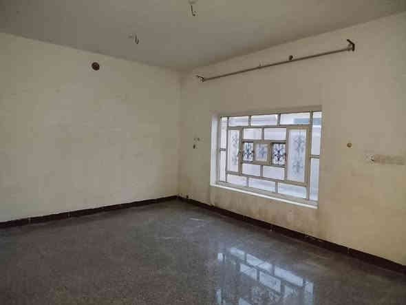 دار للبيع طابو زراعي سند 25 مساحه ١٦٠ بناء ٢٠١٤ واجه ١٠ ونزال ١٦ م يتكون من طابق ونصف الطابق الاول كراج يسع لسياره ومطبخ واستقبال وكلدور وغرفه ومجمع صحيات متكامل مع مناور عدد ٢ والطابق الثاني غرفه ومجمع صحيات العنوان حي الجزائر خلف مستشفى الحياه قريب جدا على الخدمي لجسر الجزائر السعر ١١٠ مليون قابل للتفاوض للاستفسار الاتصال على الرقم التالي *********** او مراجعه مكتبنا الكائن في الجزائر مقابل مجبس التمور أو مدرسه الطريق الى المئه
