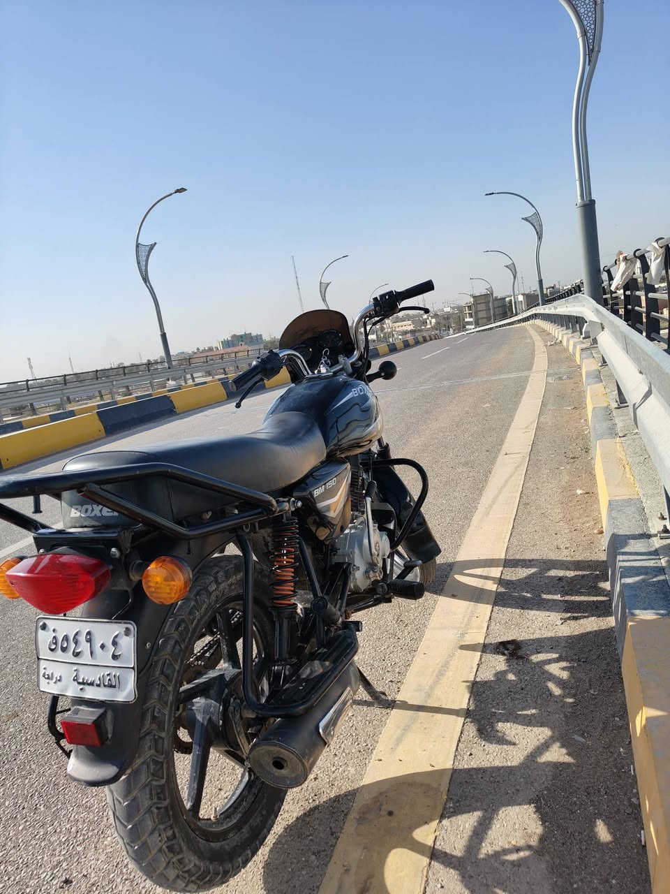 بوكسر موديل 22طالعة ب23 مرقم مرقم قادسية تحويل مباشر دراجة نضيفة ومكفولة وماماشيه بس 7000 استخدام شخصي مامشتغلةة
للبيع سعر 1900وبيهة مجال 
مكاني ديوانية ***********
