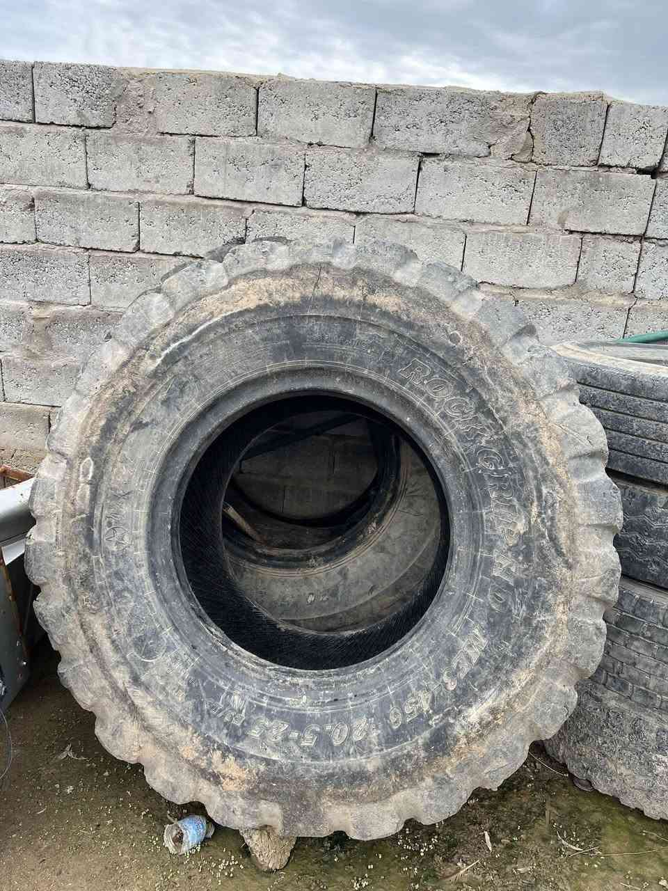 تايرات شفل 80كدام العين الحجم 20-5-25اتصل وتدلل***********@***********
