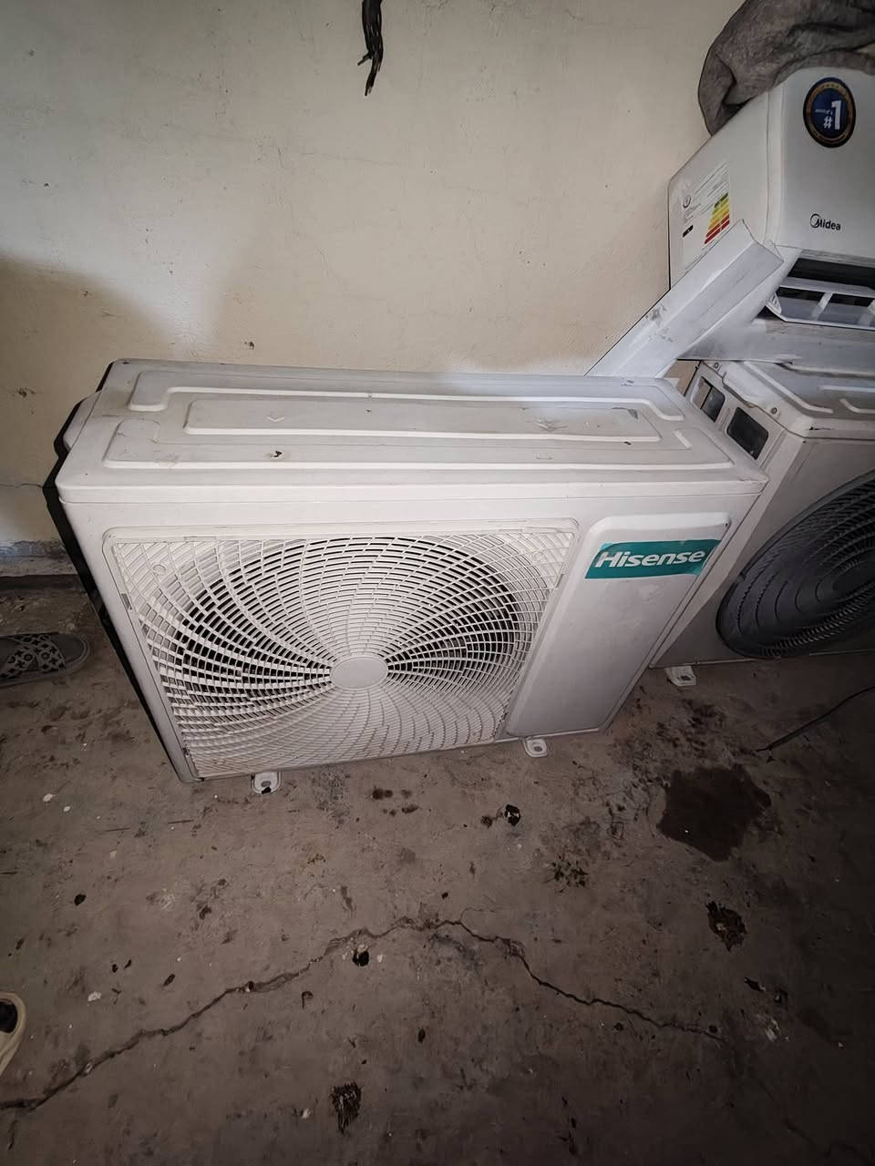 سبلت طن ونص جدا نظيف نوعية Hisenseالسعر 350
***********
