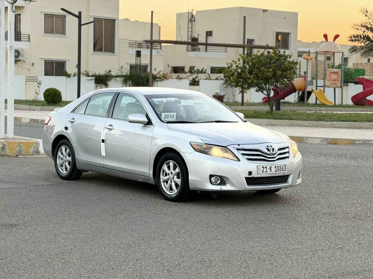 السلام عليكم
الكامري أمريكي موديل 2010 سلفر 

رقم سليمانه دولي رقم جديد 

سنويه ال 2029يلا تنتهي

تحويل ثاني يوم  

محرك 2500على شركه مامفتوح 

صدر شرط 
تبريد ثلج

شرط التحويل والغرامات 

(السياره صبغ جمالغ بدون دواخل كلها ليبل واحد )

محرك شرط كير شرط 
صدر امامي شاده جديد 
صدر خلفي شاده  جديد

موصفات
تحكم ستيرن
جرس تنبيه سرعه
اي بي اس 
بلاجكتورات بلاد 
تحكم مري  جانبي
مثبت سرعه 
مانع نزلاق 
رادار امامي 
كشنات كهربائيه
كامره خلفيه
داخل لونين 
حساسات خلفيه
تبريد ثلج ❄️
تدفئه نار🔥
كهربائيات كلها شغاله 
سنتر لك 
ويل شركه بلاد 
شاشه بلاتوث
دوشمه جديده 
داخل لونين
داخلها جديد 
السياره بعدها على وضع الشركه 
فول نضافه  
ترايها صفرر وأحله من الصور 
مكانها صلاح الدين تكريت
(السعر  108) بيها مجال ***********
***********
