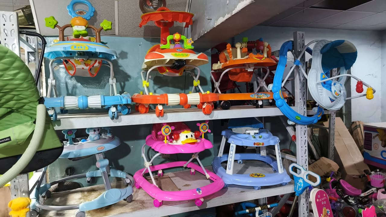 متوفر كافه مستلزمات الاطفال والبايسكلات والحجلات والالعاب والتوصيل مجاني للطلب التواصل واتساب*********** 
او الاتصال على ***********‬‏
متوفر توصيل عنوان المحل بغداد سوق الشرطه الرابعه
