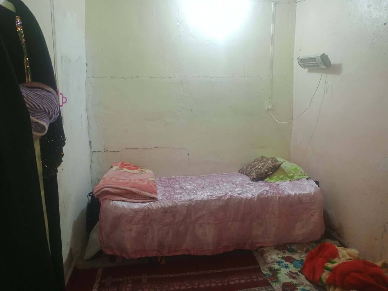 السلام عليكم بيت تجاوز للبيع الزعفرانيه شارع المعهد خلف منصة السيد مساحة 120 يحتوي على غرفتين نوم و استقبال و مطبخ و طرمه مجاري رئيسي سحب و وطنيه قريب عل شارع السعر (25) و بي مجال الاستفسار اتصال على الرقم (***********)
