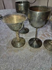 كؤوس قديمة  معدن مطلي فضه السعر ٢٥ الف اربع قطع زوجين واتساب 077160082...