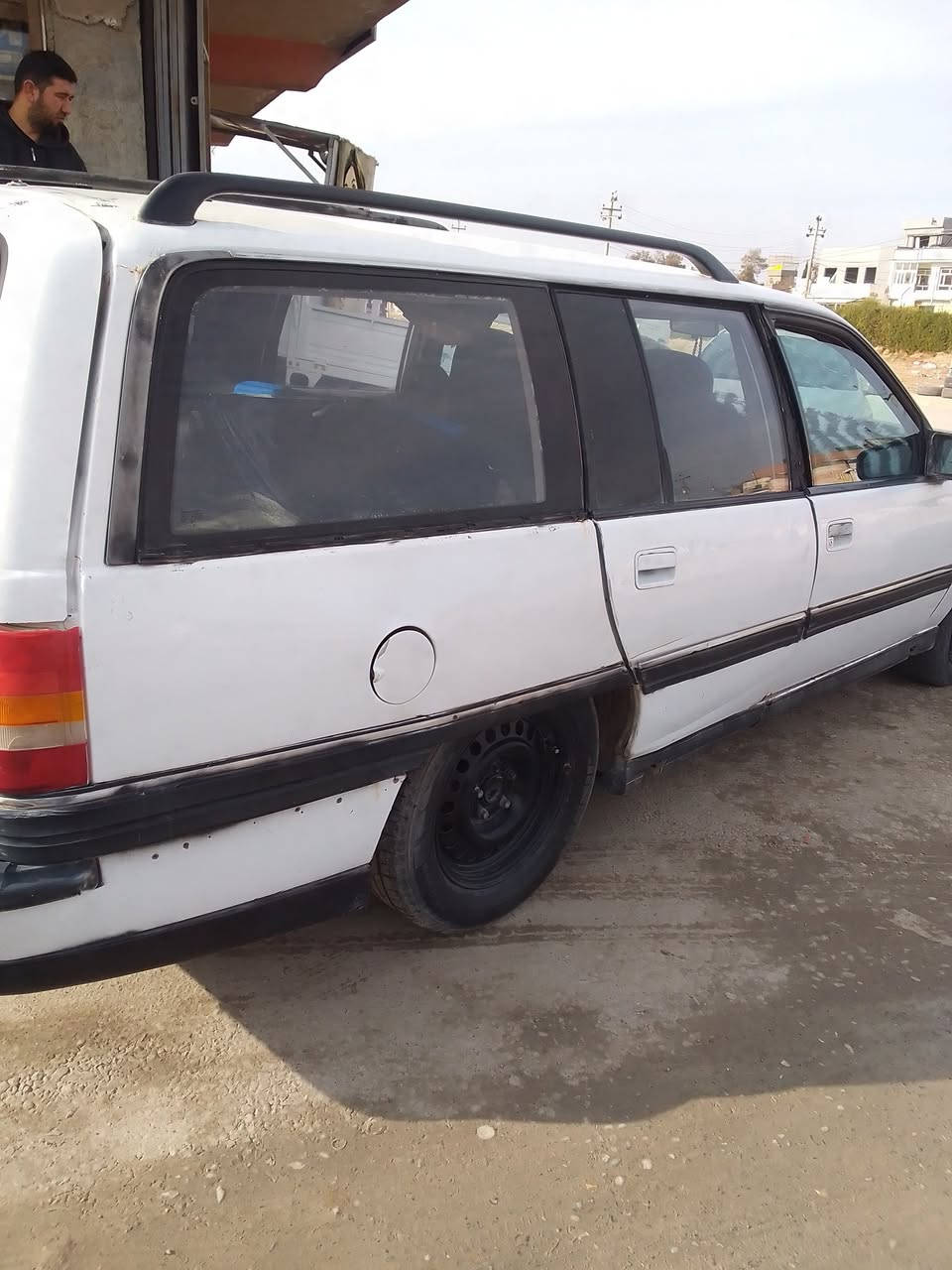 سياره اوميكه استيشن حجم 20 كير مكينه ابشرط بدون عيب سنويا معا صاحبة الشرعي ما عرف وينو ابيع بدون مشكله مدني ***********
