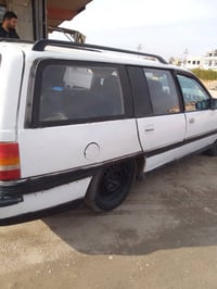 سياره اوميكه استيشن حجم 20 كير مكينه ابشرط بدون عيب سنويا معا صاحبة ال...