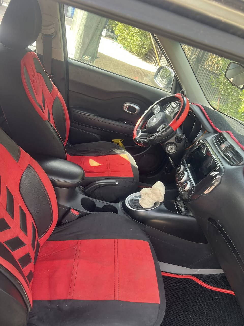 للبيع كيا صول موديل 2015
المحرك: 1600 GDi اقتصادي وقوي
اللون: فيلي مميز
السيارة بحالة جيدة جداً واستعمال نظيف.
محرك وكير ممتازين وما تحتاج أي صرف.

السعر ٩٥بيها مجال بسيط

📞 للتواصل:***********
