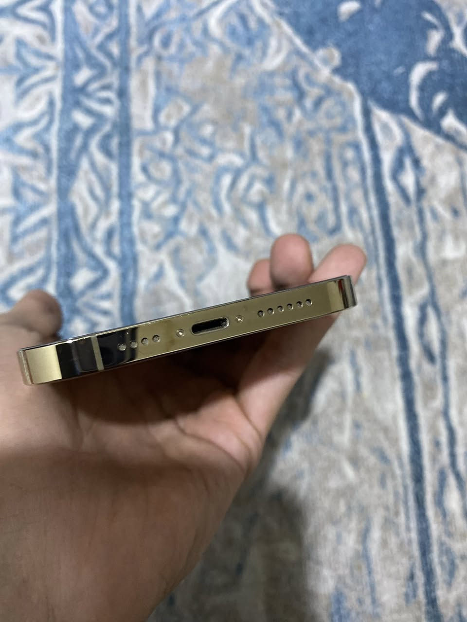 جهاز ايفون 13 برو ماكس امريكي لون ذهبي
ذاكره : 512g / والبطارية: 85 ‎%‎
الجهاز مكفول من كلشي من ناحيه الفتح فقط اكو شخوط خفيفه بالشاشه تروح بالجلي او مجرد ماتخلي لاصق شاشه راح تضيع جهاز مال جناي تاخذه وتدعيلي مو مال واحد يبيع ويشتري  
السعر: 650.000 الف وبي مجال بسيط 
المكان : كربلاء على شارع امن الداخلي 
الرقم: ***********
