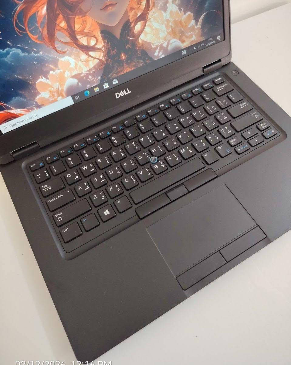 لا تدوخ وتضيع فلوسك بمكان غلط! 💻🔥
لابتوب Dell Latitude 5490 قطعة "لوز" تجمع بين القوة والسعر اللي يكسر السوق، جهاز "اداء قوي" وشغله يبيض الوجه.
ليش يفيدك؟
 * للطلاب والموظفين: سريع جداً بفتح البرامج والبحوث والملفات الثقيلة.
 * للمصممين واللاعبين: بي كرت شاشة NVIDIA منفصل يشغل لك فوتوشوب، أوتوكاد، وألعاب مثل ببجي وسلاسة تامة.
المواصفات (عالسريع):
 * المعالج: Core i7 جيل ثامن (أداء جبار).
 * الرام: 8 كيكا (قابل للتطوير).
 * الهارد: 256 كيكا SSD (سرعة صاروخية).
 * الشاشة: 14 إنج FHD وكيبورد ضوئي ليزري.
 * كرت الشاشة: كرتين (داخلي + خارجي NVIDIA منفصل 2 كيكا).
السعر والعرض الأقوى:
💰 325 ألف دينار فقط! (توصيل مجاني + حقيبة وماوس وماوس باد وشاحن أصلي).
✅ الضمان: 30 يوم حقيقي + افحص براحتك گدام المندوب يلا تستلم.
📍 العنوان: بغداد - الأمين الثانية - شارع النواب.
محتار بالجهاز المناسب؟
راسلنا هسة واتساب نساعدك تختار اللابتوب اللي يناسب شغلك وميزانيتك، وأي موديل ببالك نوفره إلك فوراً.
📲 للحجز والاستفسار:
***********
راسلنا وما يكون خاطرك إلا طيب
