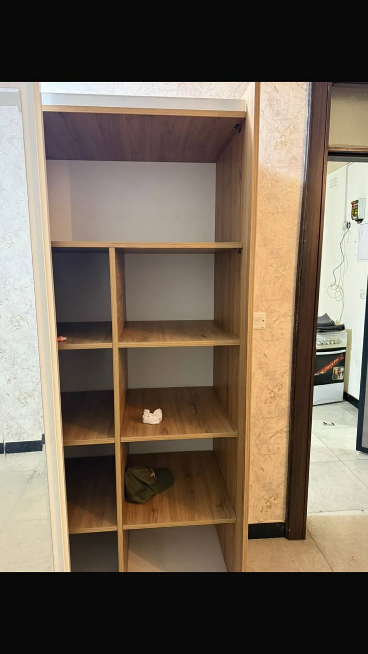 غرفه شبابي نضيفه جداا للبيع مكانه بغداد زيونه بسعر 275بيها مجال للشراي الغرفه جدا نضيفه مابيها كل ضرر حجز *********** والي عنده غرف للبيع حاير دزلي ابيع الك
