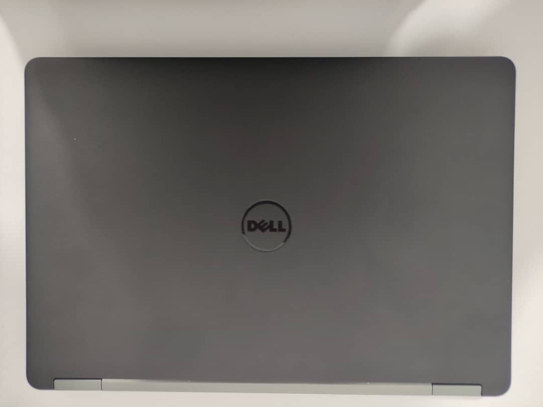 لابتوب Dell Latitude E5470 (Core i5 جيل سادس) - السعر 190 ألف

السلام عليكم ورحمة الله،

للبيع لابتوب ديل (Dell) موديل Latitude E5470، لابتوب فئة أعمال نظيف جداً وجاهز للاستخدام المباشر. الجهاز سريع جداً بفضل هارد الـ SSD ومنصب عليه ويندوز 11 وأوفيس 2016.

💻 المواصفات بالتفصيل:

 * الموديل: Dell Latitude E5470

 * المعالج (CPU): Intel® Core™ i5-6200U (الجيل السادس)

 * الرام (RAM): 8 جيجابايت (8GB)

 * كرت الشاشة (GPU): Intel® HD Graphics 520 (مدمج)

 * نظام التشغيل: Windows 11 (أصلي)

 * الشاشة: دقة 1366x768 (HD)

 * البرامج: مُنصب عليه مجموعة أوفيس 2016 (وورد، إكسل...إلخ)

✅ حالة الجهاز والملحقات:

 * التخزين (الهارد): هارد سريع جداً SSD بحجم 256 جيجابايت (يفتح النظام بثواني).

 * البطارية: ممتازة، تدوم حوالي 3 ساعات (حسب الاستخدام).

 * النظافة: الجهاز نظيف جداً ومكفول من أي مشكلة.

 * الملحقات: يأتي معه الشاحن الأصلي + ماوس هدية.

💰 السعر والمكان:

 * السعر: 190 ألف دينار

 * المكان: الناصرية - الشموخ.

للتواصل والاستفسار، يرجى إرسال رساله على الوات ساب 



‭0777 364 4026‬