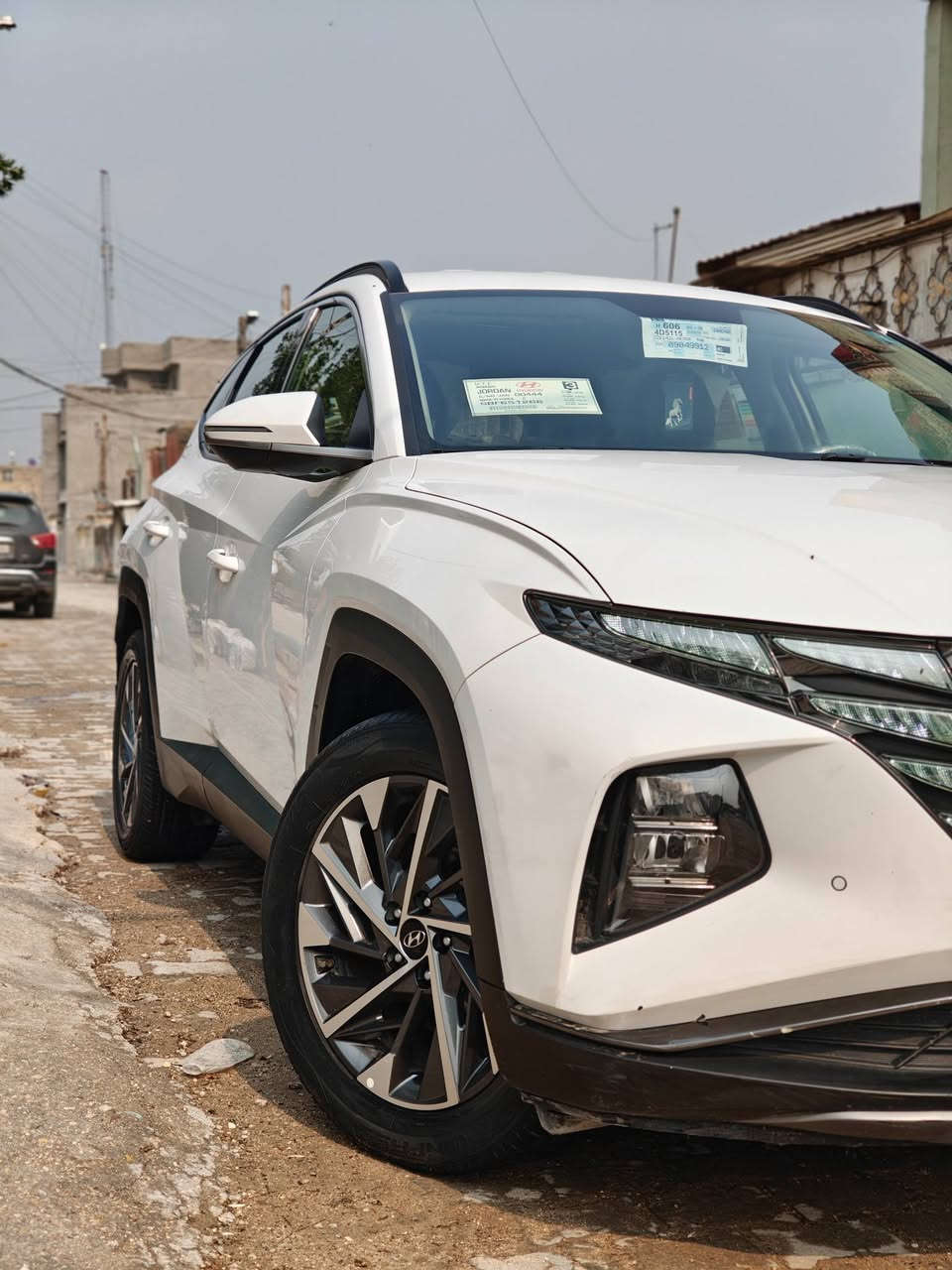 سلام عليكم
توسان 
خليجيه
موديل 2024
كفاله عامه 
فول مواصفات
 من عدا البنراما
مواصفات
مكينه 2.0 دوش 
بصمه 
بصمه ابواب
تشغيل عن بعد
شاشه اصليه 
نضام اوتو هولد
اشاير ترحيب 
اشاير ب المري 
اريل نفكيتر
سبير منازل 
ماشيه 18 الف 
داخل ابيض 
مري كهرباء 
بردات خلفيه
هاند بريك بصمه
مقاعد كهرباء 2
 فول تحكم ستيرن 
تبريد قطعتين 
حساس امامي 
حساس خلفي 
كامره دواره 
شاحن موبايل 
وايرلس
بعد بيها  هواي  موصفات 
رقم بغداد مشروع وطني
مكاني بغداد 
ه‍ ***********
