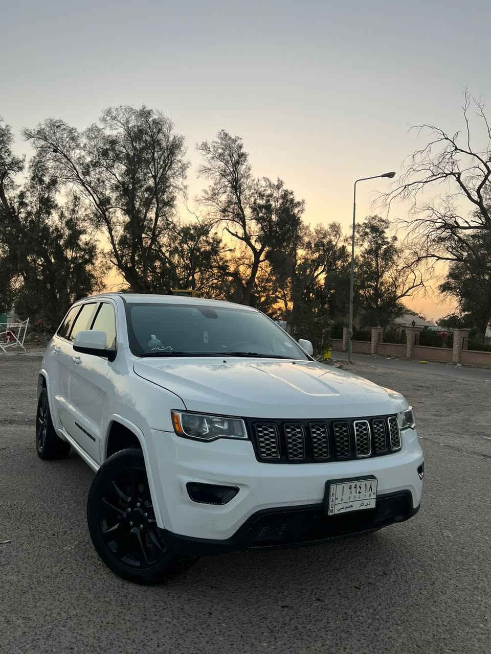 اسلام عليكم
جيب شيروكي بلاك توب 2017
نص فول موصفات
1 صندوك كهربائي 
2نضام سبورت وتراك هوك
3اليت زنون 4 ردار خلفي وبعد هواي موصفات
الضربه جاملغ وبنيد 
السياره معوقين صارت حره 
السعر 190 وبيه مجال
***********
